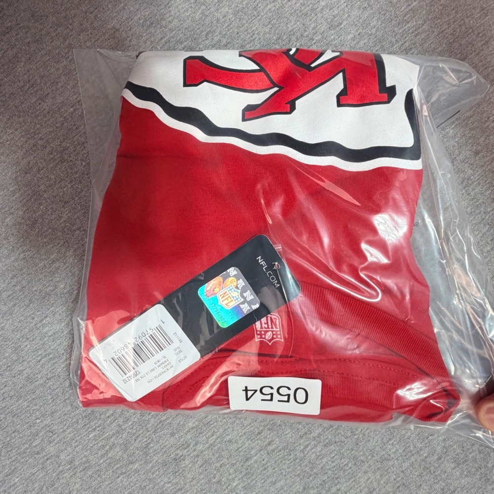 NFL Kansas City Chiefs Kids XL 18/20 Red Long Sleeve Primary Logo T-Shirt 9K1B7 - Picture 8 of 8
